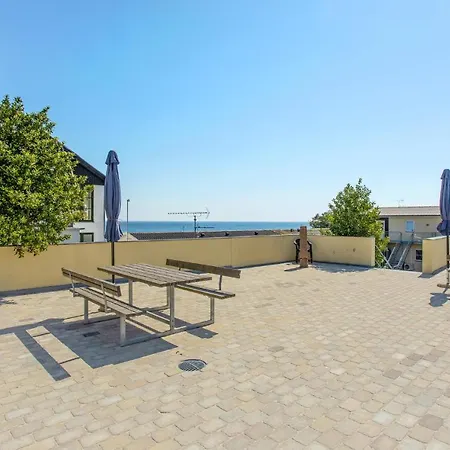 Stunning In With Kitchen אלינגה