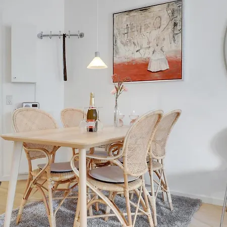 דירה Stunning In With Kitchen