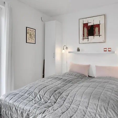 Stunning In With Kitchen דירה